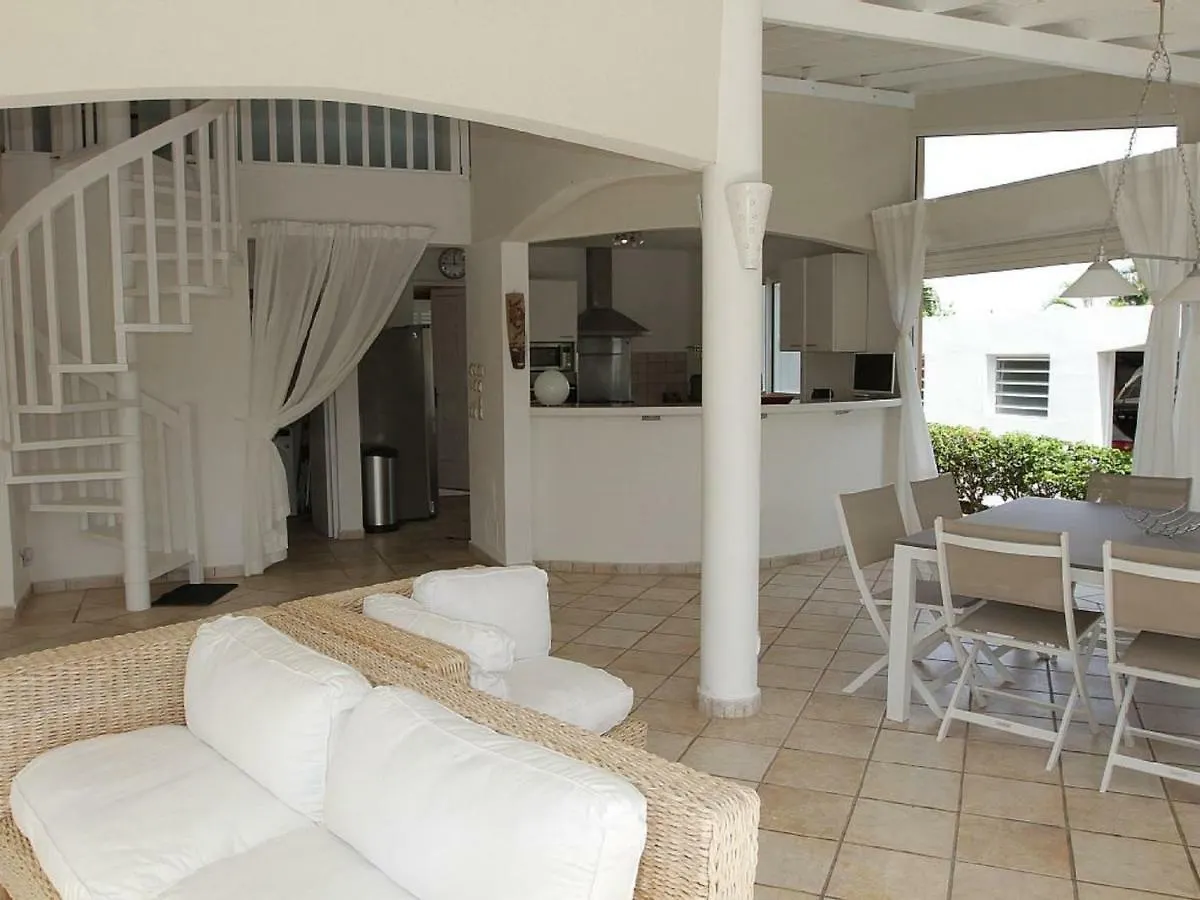 Villa Piscine et Iguanes en bord de mer proche plages marina et golf Saint-Francois